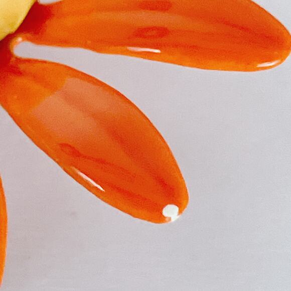 VTG 1960s Enamel Daisy Brooch Earrings Set Mod Flower Power Cheerful Playful - Picture 7 of 10